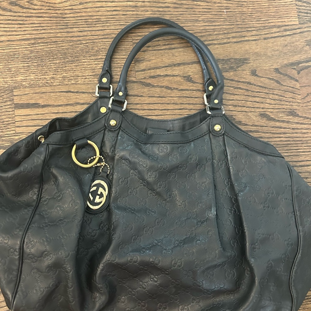 Authentic Gucci Black Leather Tote with Timeless Elegance